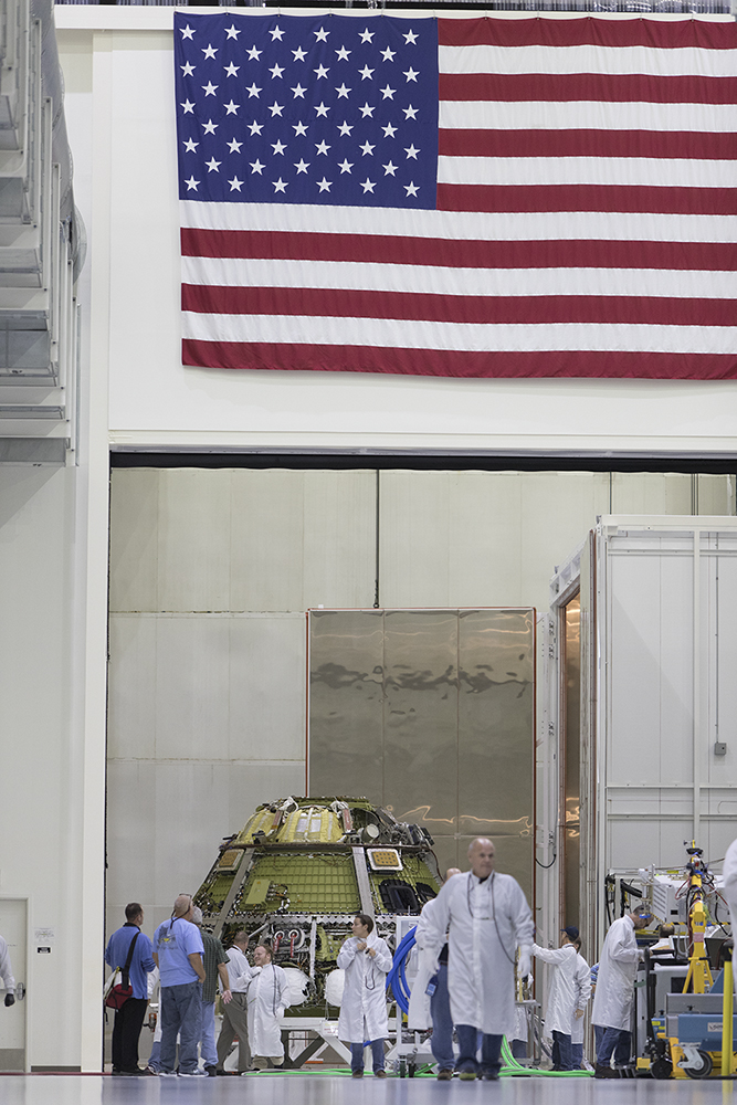 Temperature cycling chamber for NASA Orion spacecraft testing